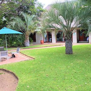 Safari Club Guest Lodge Or Tambo International Airport